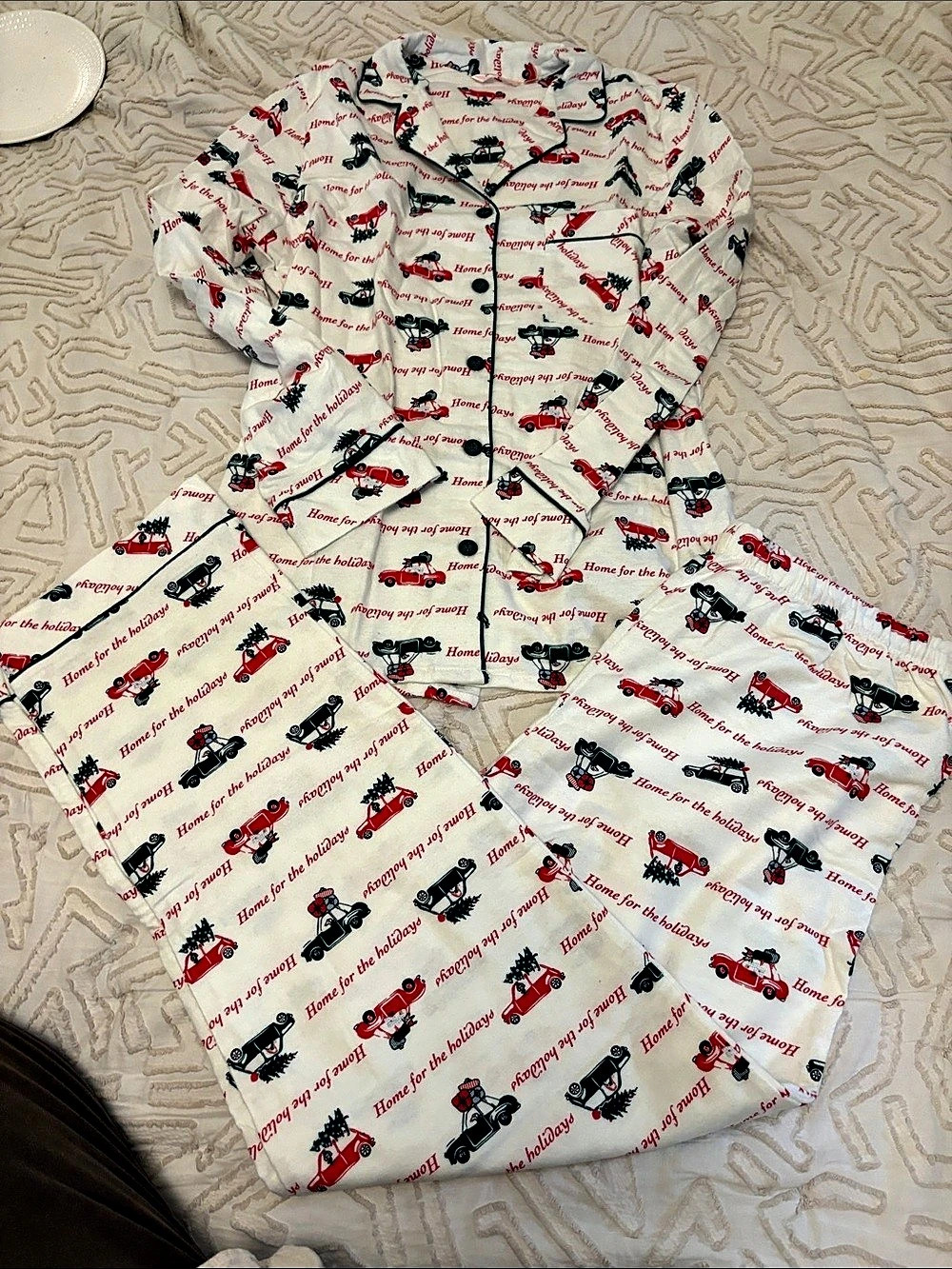 BNWOT la Vie en Rose Home for the Holidays Christmas Pyjama Set White & Red